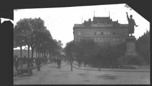 Budapest. Petöfi-Platz mit Petöfi-Denkmal (1882) : Budapest. Petöfi-Platz mit Denkmal für Sándor Petőfi (1882; Adolf Huszár)