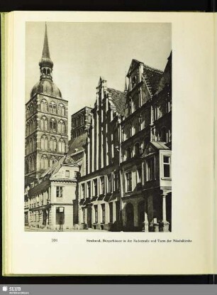 Stralsund, Bürgerhäuser in der Badestraße und Turm der Nikolaikirche