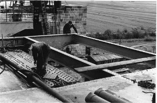 Rheinbrücke Frankenthal (Theodor-Heuss-Brücke), km 565,185 - 566,014 Nietarbeiten Baubeginn: Oktober 1938, Einsturz der Stahlbrücke: 12.12.1940, Einstellung der Arbeiten: Ende 1941,Weiterbau: April 1949, Verkehrsübergabe Fahrbahn Mannheim - Saarbrücken: 9.9.1950, Bau der Fahrbahn Saarbrücken - Mannheim: August 1960 -September 1963. Endgültige Fertigstellung: 12.6.1964.