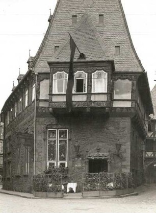Goslar, "Brusttuch" : Goslar, Patrizierhaus in der Altstadt mit aufwendigen Schnitzereien