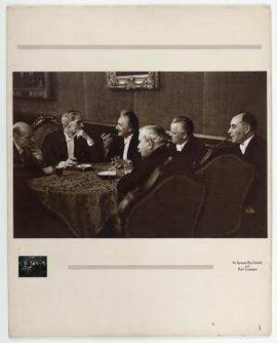 Der britische Premierminister Ramsay MacDonald im Gespräch mit Albert Einstein. von links: Max Planck, Ramsay MacDonald, Albert Einstein, Heinrich Dietrich, Hermann Schmitz
