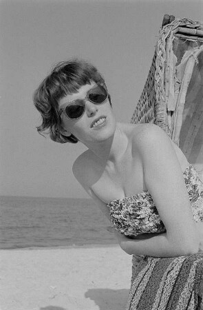 Renate Rössing am Prerower Strand