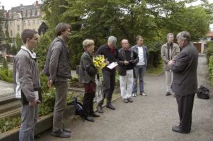 Katrin Nitzschke mit Teilnehmern der Veranstaltung