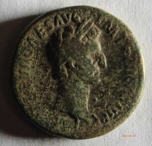 Römische Münze, Nominal Sesterz, Prägeherr Nerva, Prägeort Rom, Original