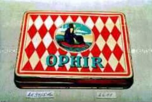 Blechdose für Zigaretten "'OPHIR', SOCIETE ANONYME DES TABACS D'ORIENT SATO, MANUFACTURE DE CIGARETTES EGYPTIENNES" (Abbildung einer sitzenden Orientalin mit Zigarette)