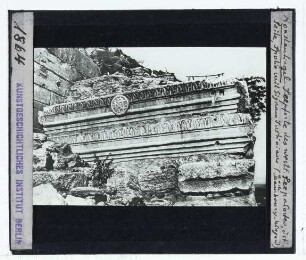 Istanbul, Bukoleon-Palast (Hornisdas-, Justinian-Palast) : Gebälk vom östlichen Seeportal