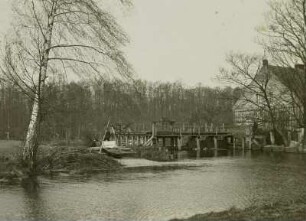 Spreewald, Kahn mit Schleuse : Spreewald. Kahnschleuse