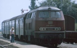 Blaufelden Lok 215 095 Nahverkehrszug CR-Lauda B4yg-Wagen Reisende
