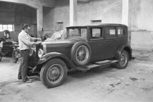 Lagerung der Oldtimer-Autosammlung des verstorbenen Oberstudienrats und Veteranensammlers Emil Reichert in städtischen Gebäuden