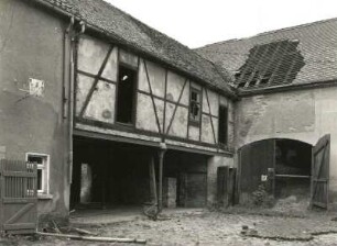 Breunsdorf, Nr. 29. Bauernhof (um 1800), Seitengebäude und Scheune