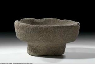 Schale mit Standfuß