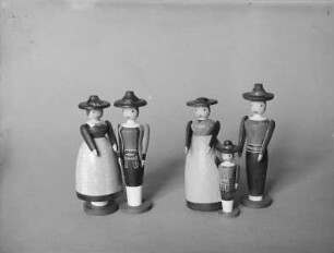 Figuren in bäuerlicher Tracht