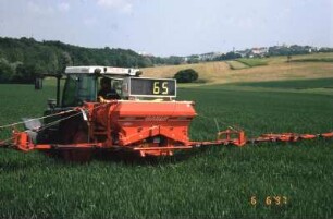 Fotografie: Auslegerstreuer, Düngung, Landwirtschaftliches BUS-System (LBS)