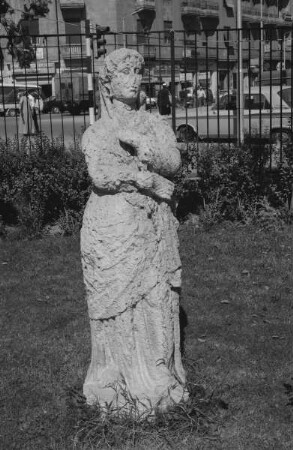 Gewandstatue