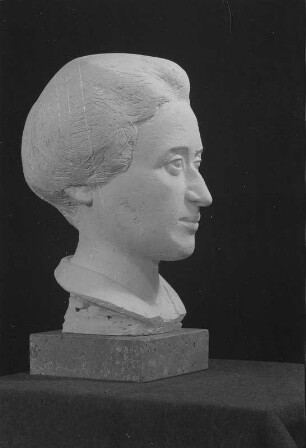 Modell zur Büste von Rosa Luxemburg : Modell zur Büste von Rosa Luxemburg. Gips (vor 1957; W. Arnold)