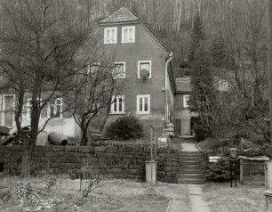 Pirna-Posta. Wohnhaus, Oberposta 58 : Pirna-Posta (Kreis Sächsische Schweiz). Wohnhaus, Oberposta 58. Straßenansicht mit Seitengebäude