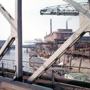 Hamburg-Veddel. Müggenburger Kanal mit Norddeutscher Affinerie
