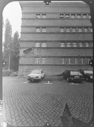 Dresden-Friedrichstadt, Bodelschwinghstraße 1/3. Ehem. Obdachlosenheim für Männer (Medizinische Berufsfachschule am Krankenhaus Dresden-Friedrichstadt, 1928; P. Wolf). Seitenfront (Teilansicht) von Norden