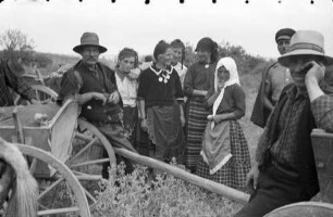 St. Konstantin: Bauerngruppe am Wagen
