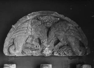 Relief mit doppelleibigem Drachen