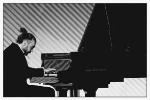 Daniel Ciobanu bei der dritten Schostakowitsch-Uraufführung mit dem frühen Klavierstück "Im Wald", Internationale Schostakowitsch-Tage 2019