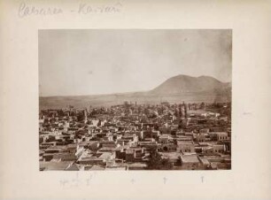 Blick auf Erciyes Dagi : Blick vom Minarett der Kebir Cami Moschee auf den Schichtvulkan Erciyes Dagi.