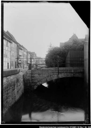 Fischerstraße mit Oker und Okerbrücke (seitliche Brückenansicht: Brücke zur Großen Kirchstraße) (älterer Positivabzug vorhanden) Enthält: Platte 7
