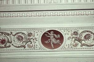 Tapete mit Akanthusranken und tanzenden Figuren in Medaillons