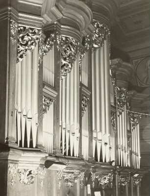 Lengefeld/Erzgeb.: Kirche. Orgel von Zacharias Hildebrand. 1932/33 durch Umbau verdorben, Prospektpfeifen unecht