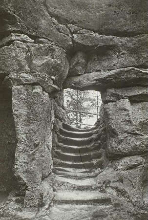 Dittersbach-Hohenleipa (Jetrichovice-Vysoká Lipa / Tschechien). Schauenstein (Hohenleipaer Raubschloss). Treppe zum Hauptraum