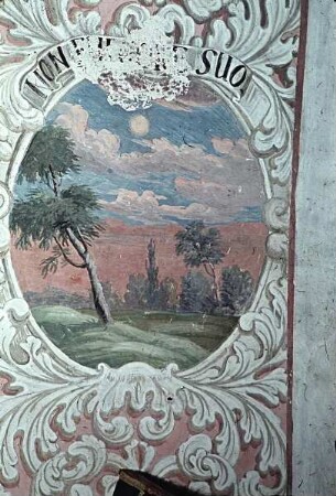 Innendekoration der Schlosskapelle — Wanddekoration der Schlosskapelle — Emblematische Darstellungen in den Gewänden und Stürzen des Emporengeschosses — Landschaft in der Abenddämmerung