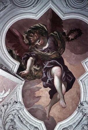 Innendekoration der Schlosskapelle — Deckendekoration der Schlosskapelle — Engel und Putti mit den Arma Christi unterhalb der Emporen — Engel mit Dornenkrone
