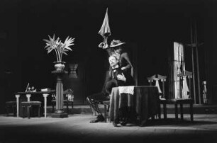 Szenenbilder aus der Komödie "Der Teufelsschüler" von George Bernard Shaw am Hebbel-Theater Berlin
