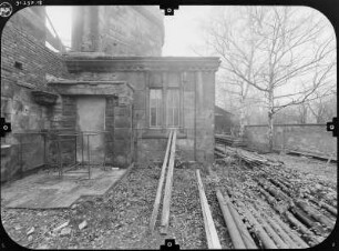 Dresden-Südvorstadt, Nürnberger Straße / Hohe Straße. Ruine der Zionskirche (1908-1912, R. Schilling, J. W. Gräbner; Zerstörung 1945, als Lapidarium genutzt). Teilansicht