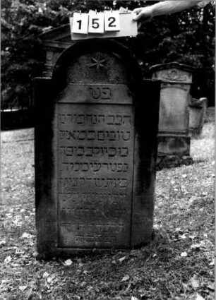 Grabstein 152