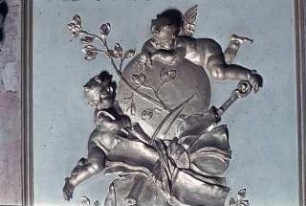 Stuckfelder mit ornamentalem und figuralem Dekor