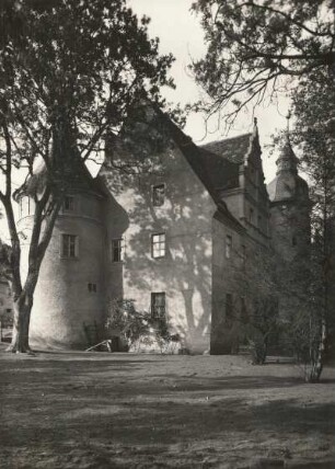 Sornitz/Lommatzscher Pflege. Wasserschloss (nach 1550, Umbau 1741-1742)