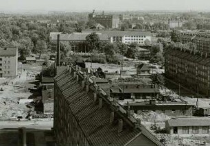 Dresden. Blick vom Studentenhochhaus an der Christianstraße (Leningrader Straße) nach Südosten zur Eisenbahnfachschule am Ernst-Thälmann-Platz