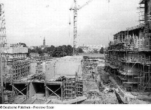 Opernhaus. Rohbau des Funktionsgebäudes und Rohbauarbeiten an der elbseitigen Seitenbühne