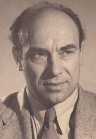 Porträt Eduard Claudius (1911-1976; Dichter, Spanienkämpfer). Fotografie 1955. Dresden: Deutsche Fotothek