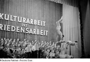 Artisten der Betriebssportgemeinschaft Stahl-Südwest Leipzig