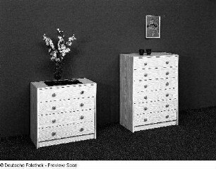 Kommode : Zwei Kommoden (1984; VEB Möbelkombinat Dessau)