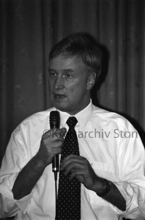 CDU: Wahlkampfveranstaltung zur Landtagswahl: Prahls Gasthof: Gastredner Vorsitzender der CDU-Fraktion in Hamburg Ole von Beust mit Mikrofon: 16. Januar 2000