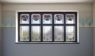 Fenster mit floralem Ornament