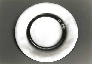 Hostienteller : Hostienteller. Silber; Durchmesser 17 cm. Wohl 1909. Dresden-Striesen, Versöhnungskirche