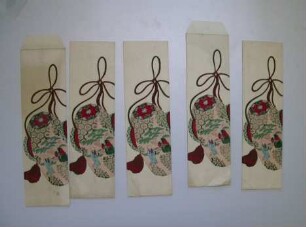 Briefumschläge mit Frauenfiguren