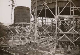 Umbau Kühlturm 2 - Fundamente auf der Tropfbeckensohle und Betonummantelung der eisernen Andreaskreuze