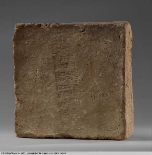 Gebrannter Ziegel mit gestempelter Bauinschrift des Königs Amar-Suena