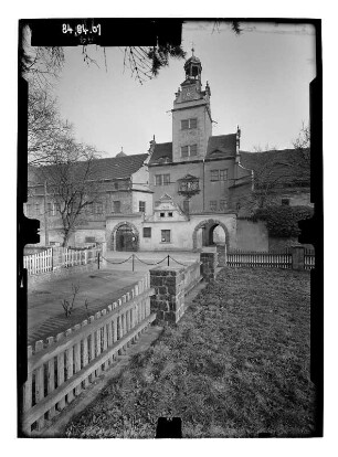 Prettin (Annaburg-Prettin). Schloß Lichtenburg (Baubeginn um 1577). Torbau. Ansicht von Süden