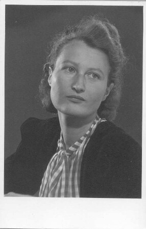 Porträt Annelies Rose. Fotografie (Autogrammkarte; z. T. mit Widmung verso, bezeichnet 1943)
